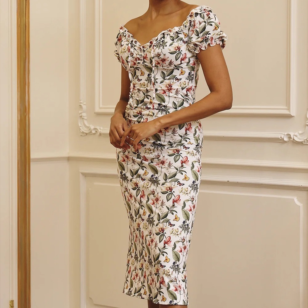 Nothing Fits But Super Stretchy Milkmaid Dress
